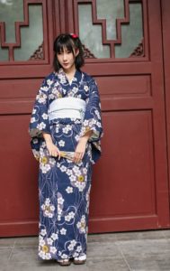 Cho thuê Trang phục kimono nữ Nhật Bản mẫu hoa anh đào tại Hà Nội