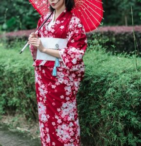Cho thuê Áo kimono nữ truyền thống Nhật Bản hình hoa anh đào tại Hà Nội