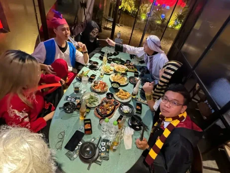 Nhóm bạn thuê trang phục Halloween tại Trang Phục Biểu Diễn Ấn Tượng Hà Nội
